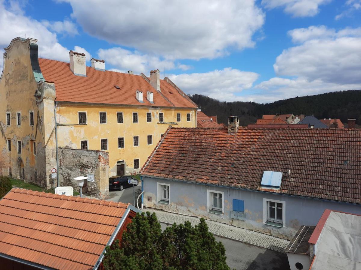 Penzion Zahrada Nad Rekou, Restaurace A Kavarna - Parkovani Gratis Zlatá Koruna Exteriör bild