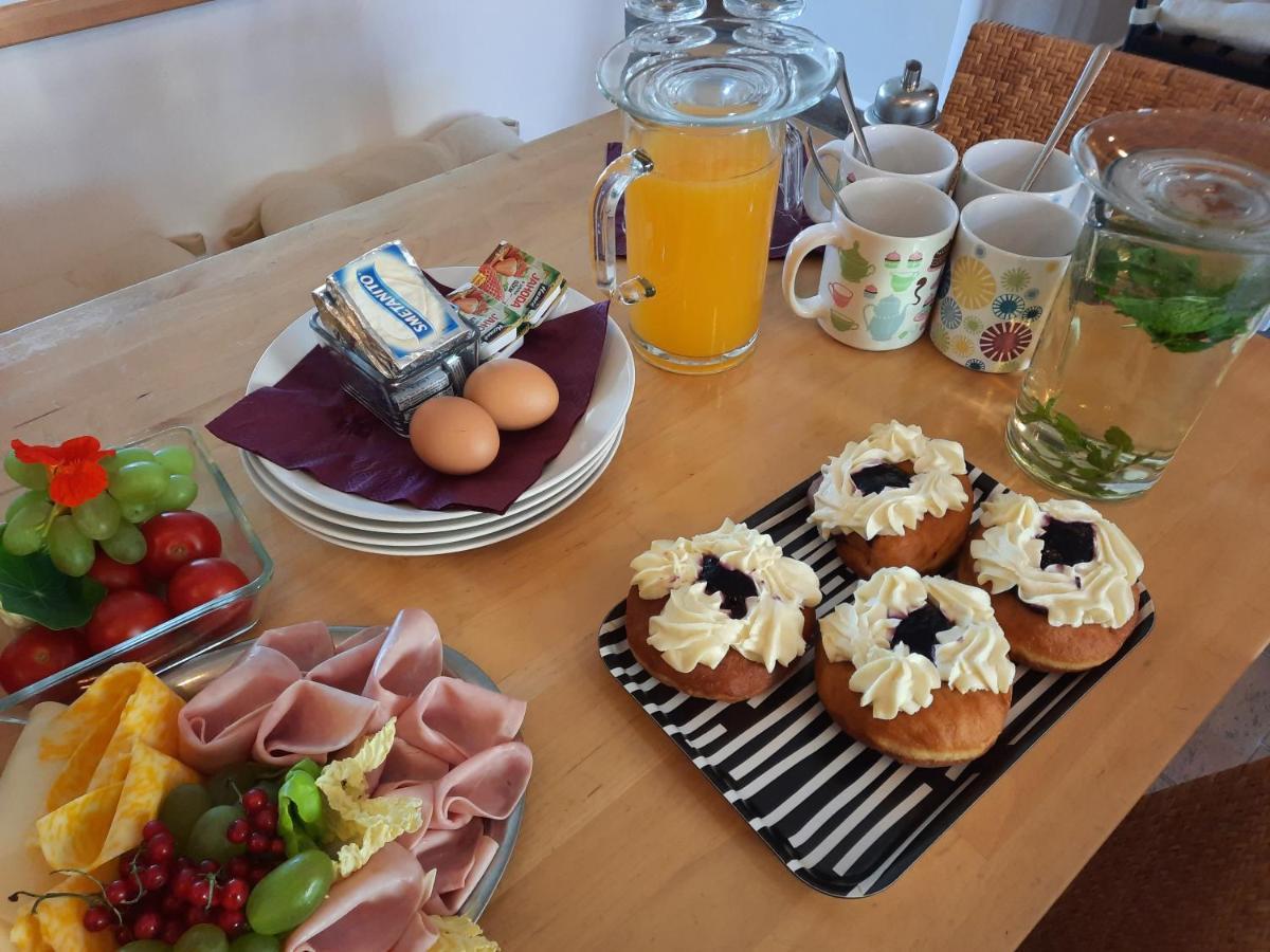 Penzion Zahrada Nad Rekou, Restaurace A Kavarna - Parkovani Gratis Zlatá Koruna Exteriör bild
