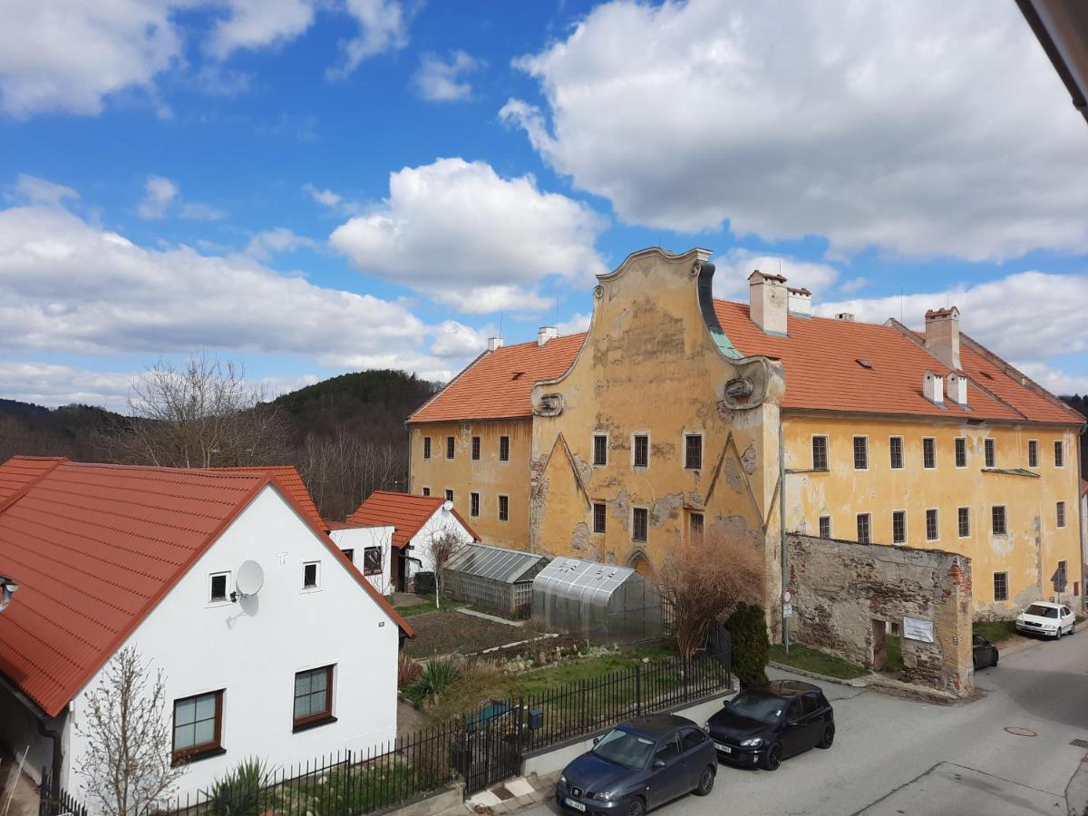 Penzion Zahrada Nad Rekou, Restaurace A Kavarna - Parkovani Gratis Zlatá Koruna Exteriör bild