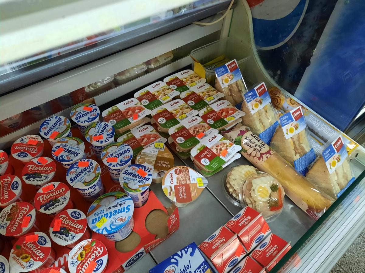 Penzion Zahrada Nad Rekou, Restaurace A Kavarna - Parkovani Gratis Zlatá Koruna Exteriör bild