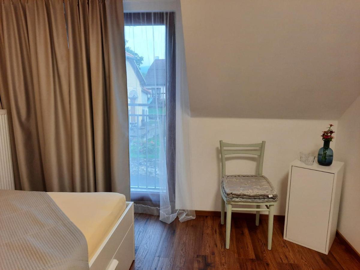 Penzion Zahrada Nad Rekou, Restaurace A Kavarna - Parkovani Gratis Zlatá Koruna Exteriör bild