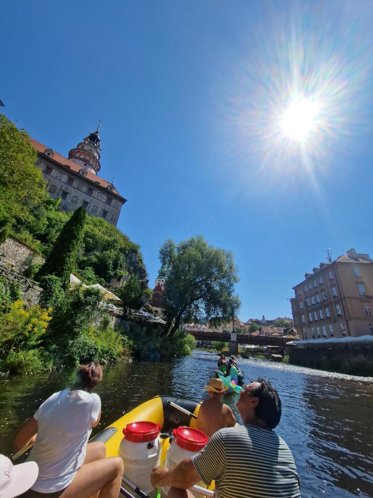 Penzion Zahrada Nad Rekou, Restaurace A Kavarna - Parkovani Gratis Zlatá Koruna Exteriör bild